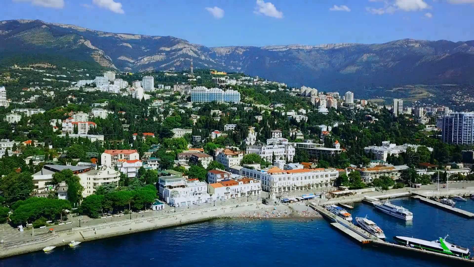 Более 2 миллионов человек отдохнули в Крыму в августе