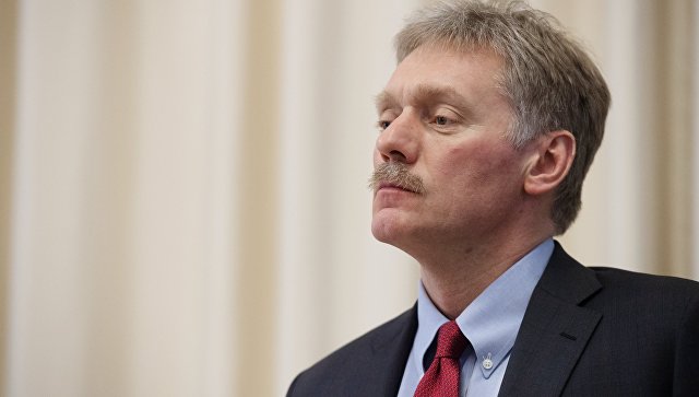 Песков прокомментировал обвинения в невыполнении майских указов