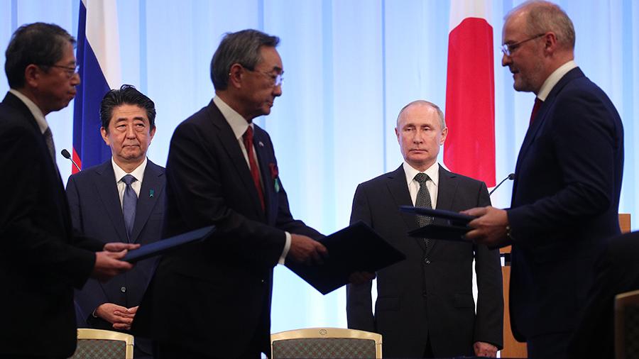 Путин и Абэ обсудили мирный договор