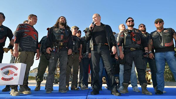 Украина выразила России протест из-за поездки Путина в Крым