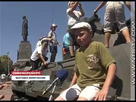 На выставке военной техники и вооружения в центре Севастополя каждый желающий смог почувствовать себя моряком-черноморцем