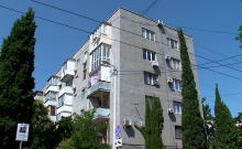 В Севастополе капремонт фасада дома на улице Бутакова, 4 выполнен на 40 %