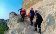 Севастопольские спасатели эвакуировали девушку, сорвавшуюся с 20-метровой высоты на Фиоленте